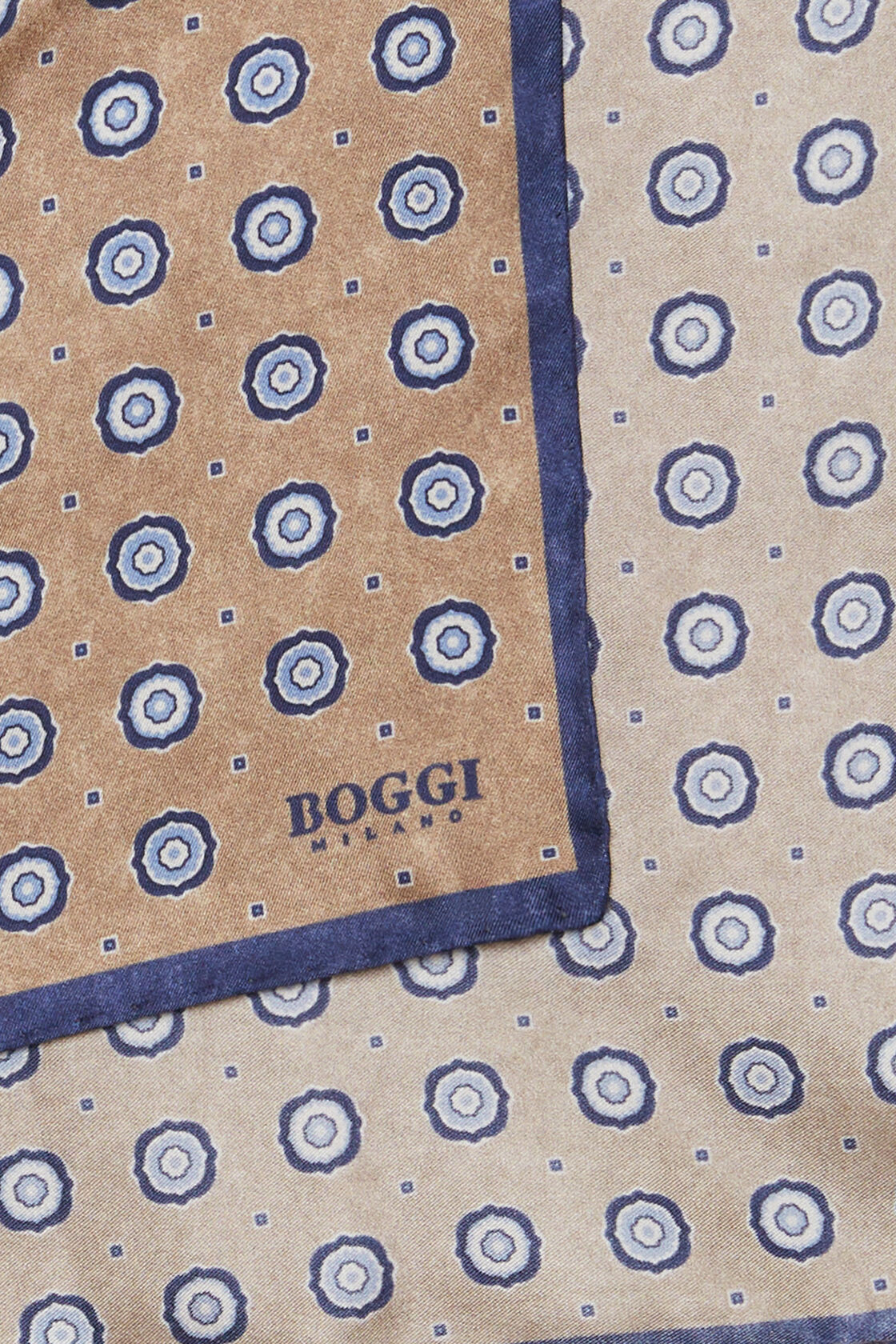 Μεταξωτό μαντηλάκι τσέπης με συμμετρικά σχέδια τύπου μενταγιόν, Beige, hi-res