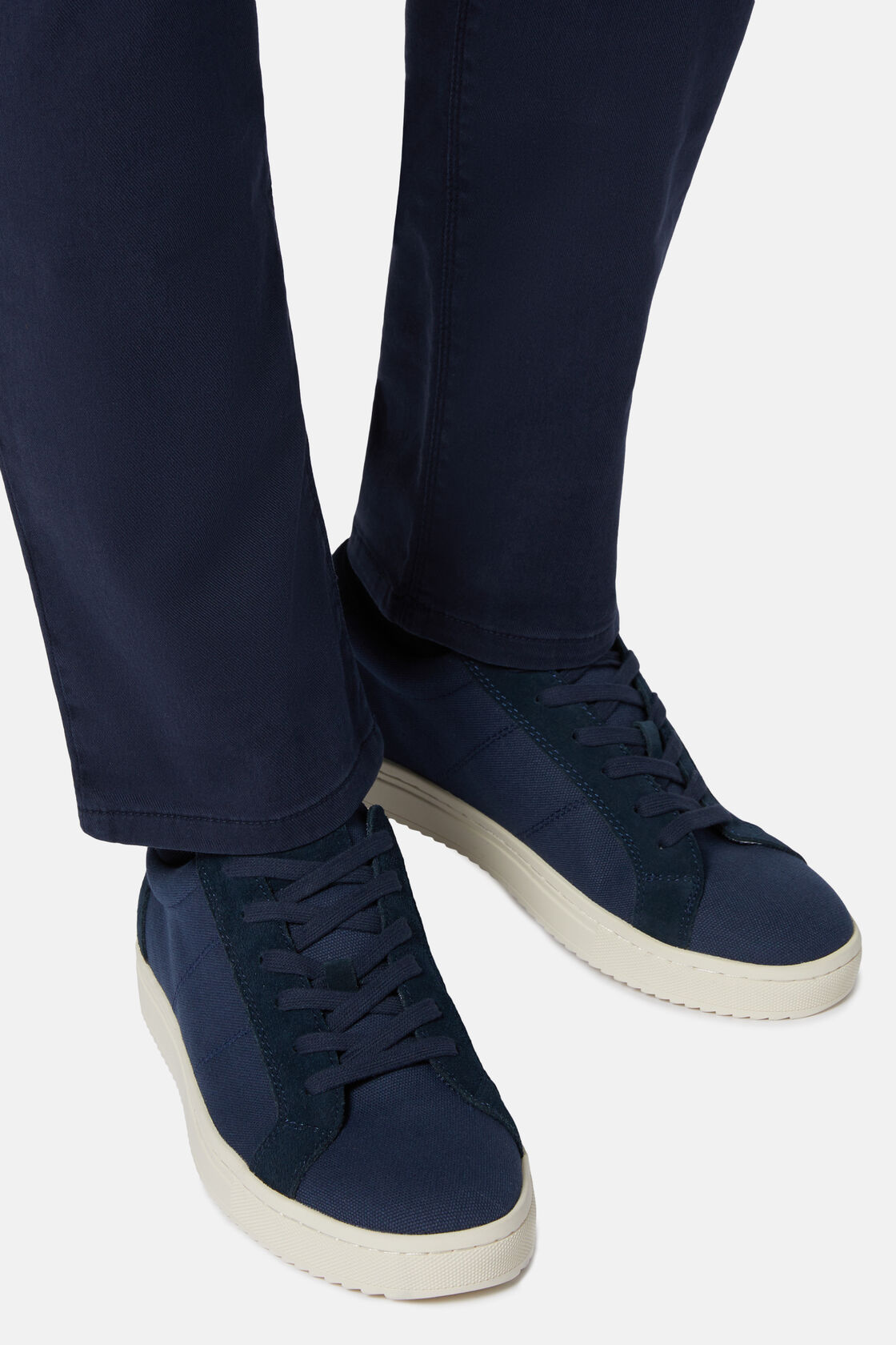 Granatowe buty sportowe z płótna i zamszu., Navy blue, hi-res